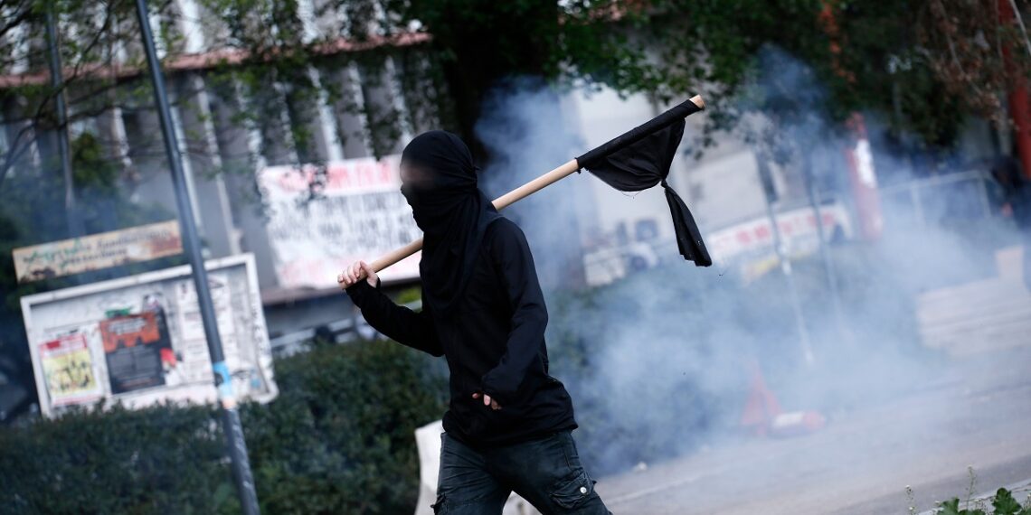 Στον εισαγγελέα οι συλληφθέντες για τα επεισόδια στο ΑΠΘ