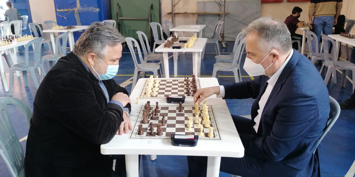 Αγώνας… σκάκι ανάμεσα σε Καλαφάτη και Μανδαλιανό