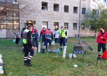 “Τρομοκρατηθήκαμε – Δεν έχει ξαναγίνει κάτι τέτοιο”, λέει ο αρχισυντονιστής του ΕΚΑΒ για τη φωτιά στο Παπανικολάου