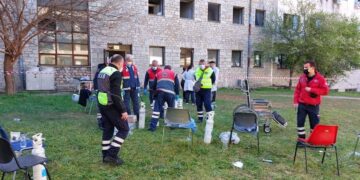“Τρομοκρατηθήκαμε – Δεν έχει ξαναγίνει κάτι τέτοιο”, λέει ο αρχισυντονιστής του ΕΚΑΒ για τη φωτιά στο Παπανικολάου