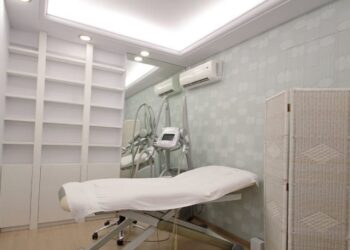 Θεσσαλονίκη: 74χρονη υπέστη επικίνδυνες σωματικές βλάβες μετά από υπηρεσίες αισθητικής – Της πήραν 63.000 ευρώ!
