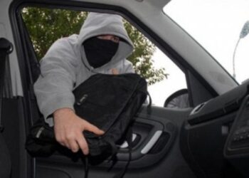 Έκλεψαν χαρτοφύλακα με 35.000 ευρώ από ΙΧ στην Καλαμαριά