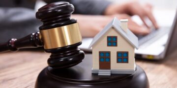Συγκλονίζει ο άνεργος που χάνει σε πλειστηριασμό τη μοναδική του κατοικία για 56.000 ευρώ