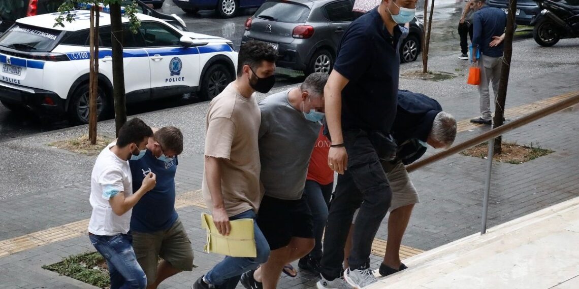 Στο Δικαστικό Μέγαρο Θεσσαλονίκης τα τέσσερα μέλη του διεθνούς κυκλώματος εμπορίας ναρκωτικών (Εικόνες)