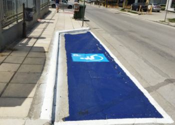 Ξεκίνησαν οι διαγραμμίσεις σε θέσεις στάθμευσης ΑΜΕΑ σε Εύοσμο και Κορδελιό