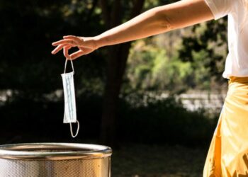 Παρελθόν οι μάσκες και σε εσωτερικούς χώρους – Πού μένουν υποχρεωτικές