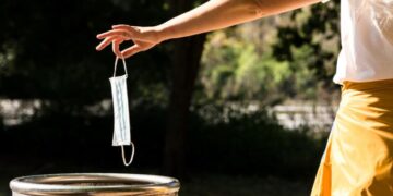 Παρελθόν οι μάσκες και σε εσωτερικούς χώρους – Πού μένουν υποχρεωτικές