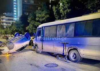 Θεσσαλονίκη: Έκλεψε λεωφορείο, ανέτρεψε αυτοκίνητο, τραυμάτισε 26χρονο και εγκατέλειψε