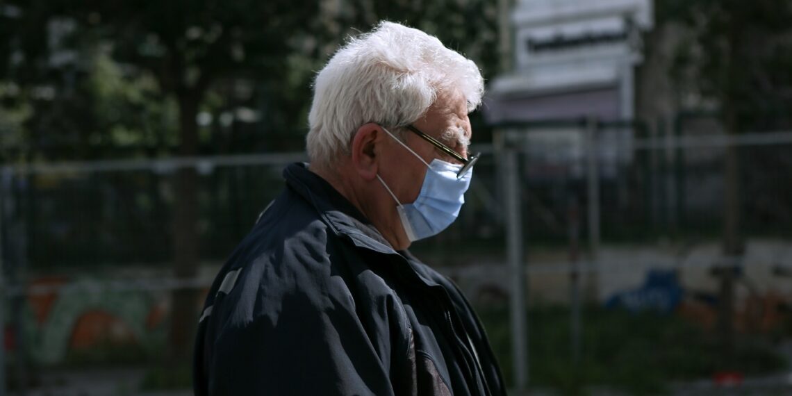 Εξαδάκτυλος: Μπορεί να ξαναγίνουν υποχρεωτικές οι μάσκες