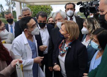 Θεσσαλονίκη: Διαμαρτυρία υγειονομικών με αφορμή την επίσκεψη της Μ. Γκάγκα