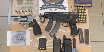 Θεσσαλονίκη: Συνελήφθη 44χρονος – Έκρυβε υποπολυβόλο σε παγκάρι παρεκκλησίου (Εικόνα)