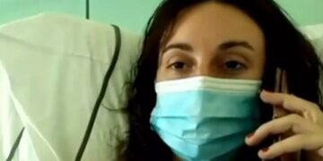 Θεσσαλονίκη: “Τη συγχωρώ γιατί έχει παιδιά που την χρειάζονται” – Τι λέει η γυναίκα που μαχαιρώθηκε