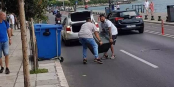 Θεσσαλονίκη: Ρομά έκλεψαν χρηματοκιβώτιο και… τους έπεσε στην παραλιακή – Κοιτούσαν έκπληκτοι οι περαστικοί