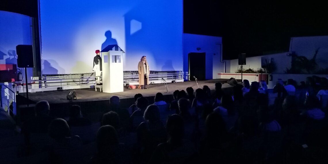 “Το Μπουφάν της Χάρλεϊ ή Πάλι καλά…” κέρδισε το χειροκρότημα στην πρεμιέρα του 2ου Φεστιβάλ “Ταράτσα στα Δυτικά”