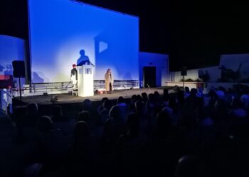 “Το Μπουφάν της Χάρλεϊ ή Πάλι καλά…” κέρδισε το χειροκρότημα στην πρεμιέρα του 2ου Φεστιβάλ “Ταράτσα στα Δυτικά”