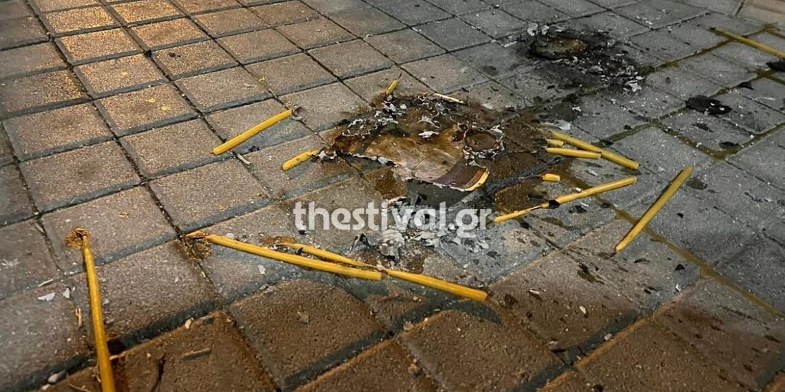 Πρωτοφανές περιστατικό στη Θεσσαλονίκη: Παρέα νεαρών έκαψε εικόνα της Παναγίας με κεριά (Εικόνα)