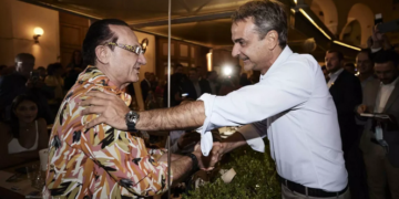 Θεσσαλονίκη: Η απρόσμενη συνάντηση του Κυριάκου Μητσοτάκη με τον Λευτέρη Πανταζή (Βίντεο)