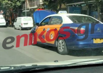 Θεσσαλονίκη: Ταξί κυκλοφορεί στα «τυφλά» – Οδηγούσε με ανοιχτό καπό! (Βίντεο)
