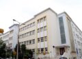 Θεσσαλονίκη: Νεαροί μπούκαραν στον “Ευκλείδη” και τα έκαναν γυαλιά – καρφιά