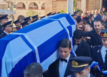 Αλέξανδρος Νικολαΐδης: Με χειροκροτήματα ο τελευταίος αποχαιρετισμός – «Αθάνατος» φώναζε ο κόσμος