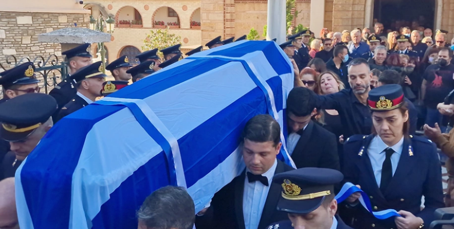 Αλέξανδρος Νικολαΐδης: Με χειροκροτήματα ο τελευταίος αποχαιρετισμός – «Αθάνατος» φώναζε ο κόσμος