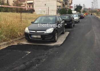 Ασφαλτόστρωση… ανέκδοτο στον Εύοσμο – Άφησαν το σημείο που είχε σταθμεύσει αυτοκίνητο  (Eικόνα)