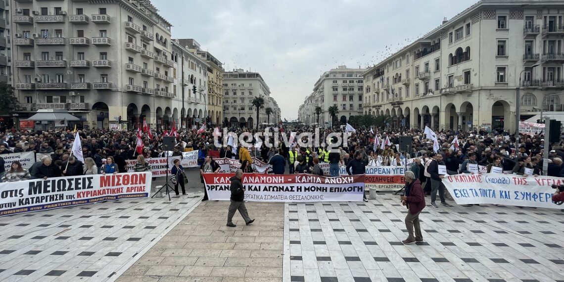 Θεσσαλονίκη: Σε εξέλιξη η απεργιακή συγκέντρωση του ΠΑΜΕ στο άγαλμα Βενιζέλου (Εικόνες & βίντεο)