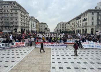 Θεσσαλονίκη: Σε εξέλιξη η απεργιακή συγκέντρωση του ΠΑΜΕ στο άγαλμα Βενιζέλου (Εικόνες & βίντεο)