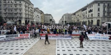 Θεσσαλονίκη: Σε εξέλιξη η απεργιακή συγκέντρωση του ΠΑΜΕ στο άγαλμα Βενιζέλου (Εικόνες & βίντεο)