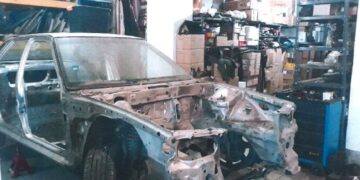 Καλαμαριά: Έκανε βίδες αυτοκίνητα για ανταλλακτικά και ρύπαινε το περιβάλλον (Εικόνες)