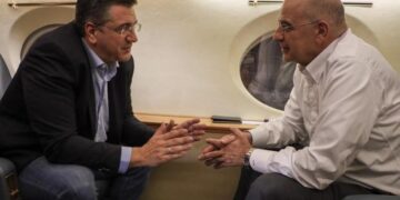 «Τέλος καλό, όλα καλά» – Επιστροφή Τζιτζικώστα από Τουρκία με Δένδια