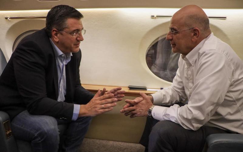 «Τέλος καλό, όλα καλά» – Επιστροφή Τζιτζικώστα από Τουρκία με Δένδια