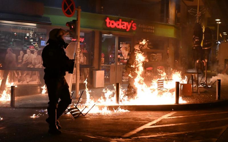 Θεσσαλονίκη: Νύχτα επεισοδίων, με οδοφράγματα, φωτιές και μολότοφ