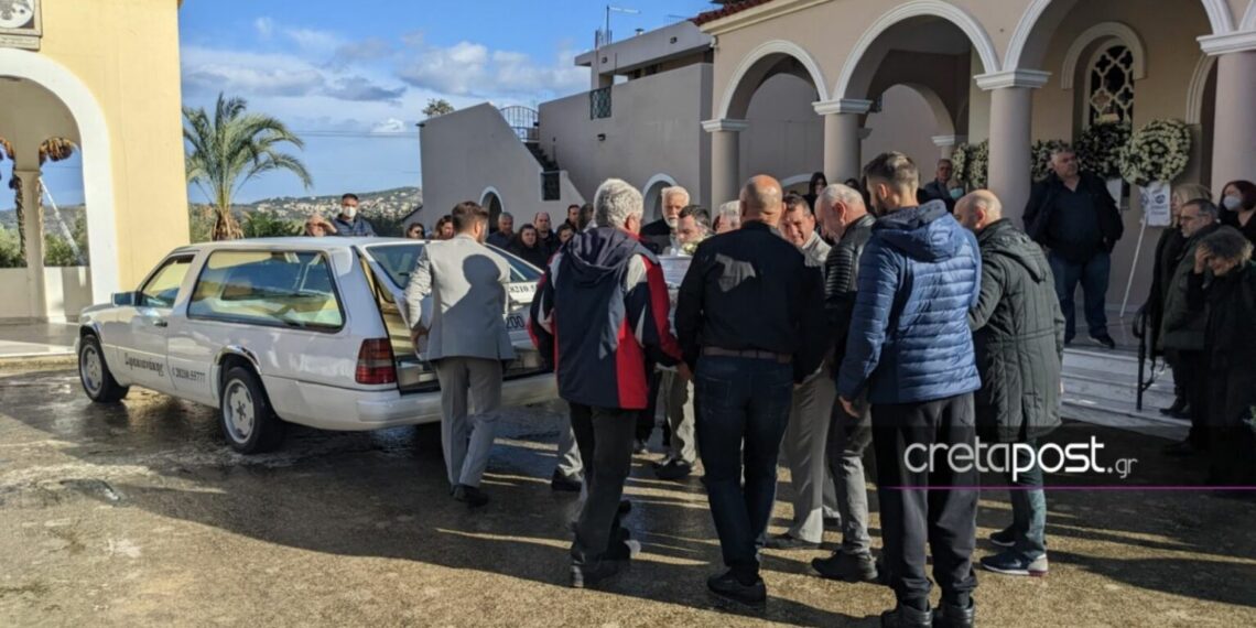 Ανείπωτος θρήνος στην κηδεία της 21χρονης Έμμας που παρασύρθηκε από αυτοκίνητο στη Θεσσαλονίκη (Εικόνες)