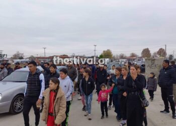 Θεσσαλονίκη: Βαρύ το κλίμα στον οικισμό “Αγία Σοφία” – Έφτασε με πομπή η σορός του 16χρονου