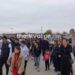 Θεσσαλονίκη: Βαρύ το κλίμα στον οικισμό “Αγία Σοφία” – Έφτασε με πομπή η σορός του 16χρονου