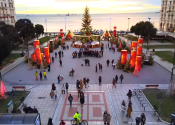 Θεσσαλονίκη: «Ανάβουν» τα Χριστούγεννα στην Αριστοτέλους – Με συναυλία Ιακωβίδη