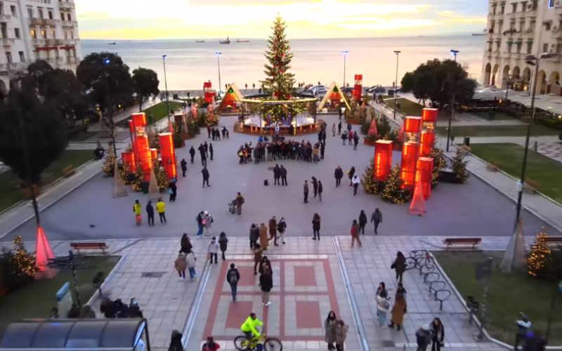 Θεσσαλονίκη: «Ανάβουν» τα Χριστούγεννα στην Αριστοτέλους – Με συναυλία Ιακωβίδη