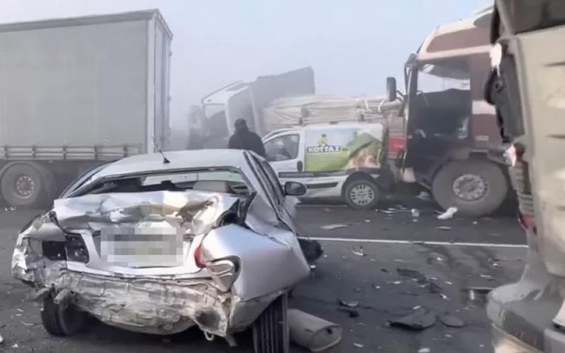 Τροχαίο με καραμπόλα 10 οχημάτων – Έκλεισε η Εθνική Οδός (Βίντεο)