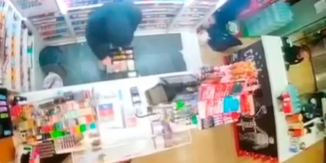 Θεσσαλονίκη: Βίντεο-ντοκουμέντο από τη ληστεία σε ψιλικατζίδικο υπό την απειλή μαχαιριού