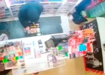 Θεσσαλονίκη: Βίντεο-ντοκουμέντο από τη ληστεία σε ψιλικατζίδικο υπό την απειλή μαχαιριού