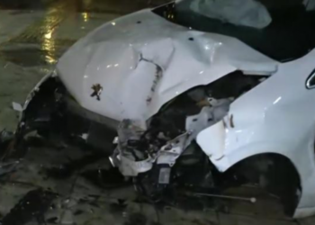 Θεσσαλονίκη: Τροχαίο με εκτροπή ΙΧ – Έπεσε πάνω σε κολώνα και δέντρο
