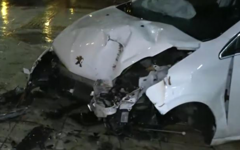 Θεσσαλονίκη: Τροχαίο με εκτροπή ΙΧ – Έπεσε πάνω σε κολώνα και δέντρο