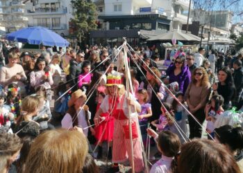 Εύοσμος: Ξεφάντωμα στο αποκριάτικο πάρτι της Πλατείας