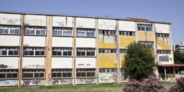 ΣΟΚ στο 2ο ΕΠΑΛ Ευόσμου: Εξωσχολικοί μπούκαραν σε τάξη εν ώρα μαθήματος και τραυμάτισαν καθηγήτρια