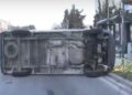 Θεσσαλονίκη: Φορτηγάκι έπεσε πάνω σε στάση του ΟΑΣΘ (Βίντεο)