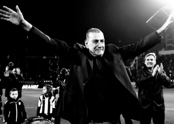 Πέθανε ξαφνικά ο εμβληματικός οπαδός του ΠΑΟΚ Μάκης Μανάβης – Στον Εύοσμο η κηδεία του