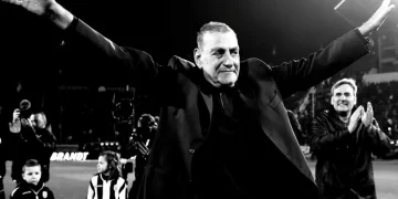 Πέθανε ξαφνικά ο εμβληματικός οπαδός του ΠΑΟΚ Μάκης Μανάβης – Στον Εύοσμο η κηδεία του
