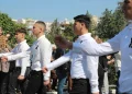 “Παναγιώτη ζεις”: Συγκίνηση στο Κορδελιό στην παρέλαση συμμαθητών του 15χρονου που σκοτώθηκε στα Τέμπη (Eικόνα)