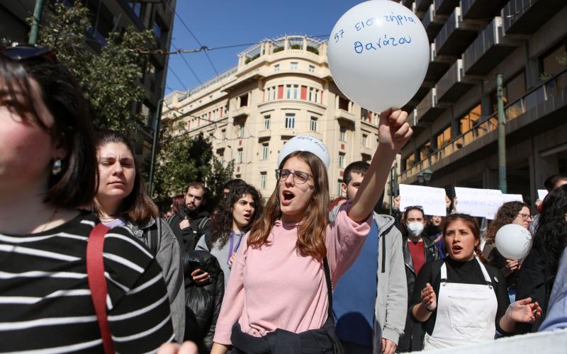Εύοσμος: Σιωπηρή συγκέντρωση για τον 15χρονο που σκοτώθηκε στην τραγωδία στα Τέμπη